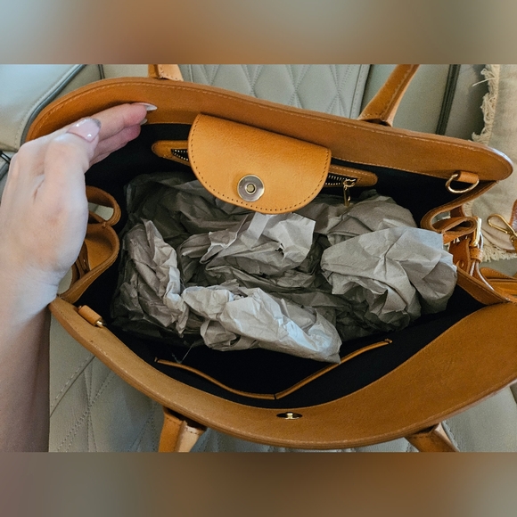 Real Leather Claudia Handbag. - Picture 3 of 6